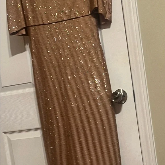 Elegant Sequin Dress with shimmer - Picture 1 of 3